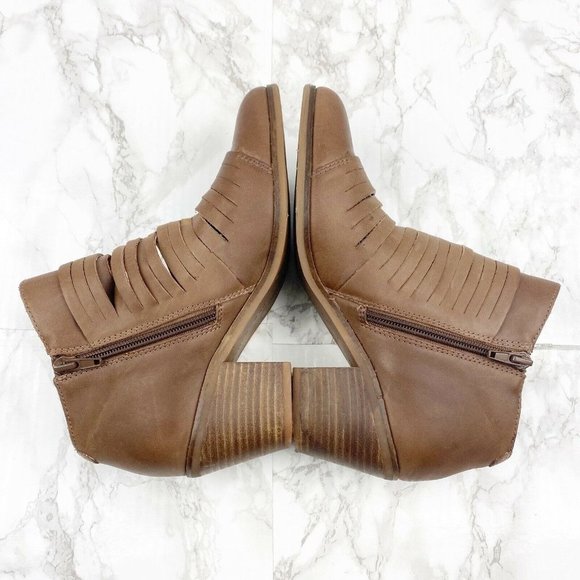 Lucky Brand Zavrina Leather Ankle Booties Cut Out - Picture 6 of 8